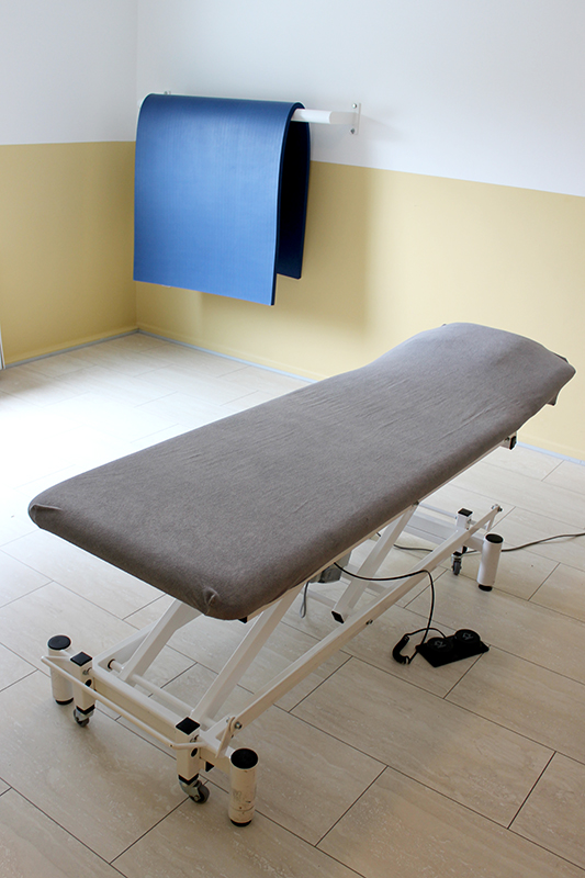 Heller Behandlungsraum der Physiotherapiepraxis Boumans